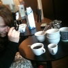 Monica in full action när vi ska köra en brasilansk koppning på vårt nya singel kaffe från Peru
