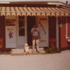 För 35 år sedan var Jakten en liten röd kaffestuga som bara rymde ett bord för två inne. Det har hänt en del sedan dess!
