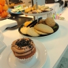 Cupcakes med chokladglasyr och vårt fina kakfat