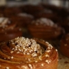 Hurra, kanelbullens dag imorgon! Vi bullar upp med rykande färska kanelbullar! Välkommen in i någon av våra butiker Käringberget 7-18, Billdalsvägen 7-18, Majorna 7.30-18!