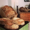 Höstfredag på Farmor Elsas: surdegslimpor, baguetter, knäckebröd, bullar o närproducerat örtsalt o honung. Öppet 12-18!
Imorgon lördag café med surdegssmörgåsar med vår egen skinka,bullar o kakor.
Öppet 12-16! Välkomna!