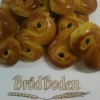 Lussekatter bakade med det bästa saffranet och riktigt smör. Vill du ha rykande färska till luciafirandet på tisdag morgon, ring och beställ på 0498-210733. Vi öppnar 06:30.