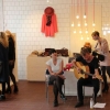 Livemusik av Carolina Wallin Perez på pressfrukost.