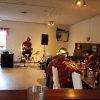 Nu är trubadurerna på plats och livar upp i restaurangen! Livemusik till klockan 01:00 . Välkomna!