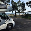 Bild från Svärdsklova - Nyköpings Skärgårdsby av @husbilsafari.se - #sjönära #svärdsklova #husbilsliv #husbilsafari #skärgård