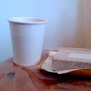 Byggdammet börjar lägga sig och under morgondagen bör den nya väggen vara kvar och redo att fyllas på med skojiga saker. Tills dess blir det byggkaffe i pappmugg.