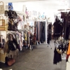 Secondhandkläder blandat med nytt