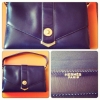 Vi har fått in en väska från Hermes i perfekt skick! Väskan är av mörkblått skinn och levereras i originalkartong. För mer info maila info@vintagefromparis.se