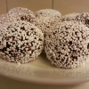Idag har vi hjälp av praktikanten Maja på caféet! :) välkomna in till oss och smaka hennes goda chokladbollar!