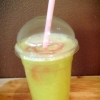 Nypressad frukt drink