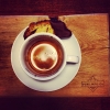 #choklad #doppad #surdegs #skorpa med en #espresso @duxemfgco #linköping