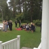 En liten picknick i väntan på brudparet.