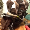 Akta Graco Stadium Duo Sport Luxe tvilling/syskonvagn i brunt/beige, jättefint skick. Fotsack x 2 st, bricka x 2 st och regnskydd medföljer.
Större snurrhjul som är låsbara och ställbara ryggstöd.
Väldigt smidig och tar mindre plats än en vanlig kombivagn