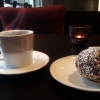 Kaffe och chokladboll