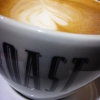 Dagens första gäst startar sin dag med en Favourite latte smaksatt med hasselnöt...