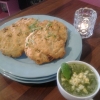 Hulken soppa- spenat & gröna ärtor- toppad med ägghack och mynta! Serveras med valnöt- & parmesanscones. En fantastisk lunch! Välkommen!
