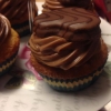 Dagens cupcake: vanilj med nutellafrosting toppad med geishakaka