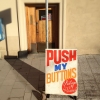 Välkomna till Push my buttons, i helgen har vi öppet som vanligt!  Vi har bl.a. nya skivor med Moralens väktare, Cramps och Spits och såklart massor av nya kläder och prylar. Så kom förbi Skånegatan 105 och shoppa lite! Vi ses!