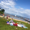 Bild av @casalalotta - S O M M A R S T R A N D
Sol, bad, mina killar, en bra bok, glass i stora lass och en båt att bo och åka i. Det är sommar det 
