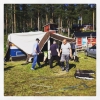 Bild från Tallbackens Camping och Stugby av @mednasanienbok - Nu ska förtältet upp för första gången, hur många gubbar krävs det? #campingliv #solidaritet