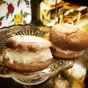 Nu stänger vi snart kl 16:00.
Två stackars semlor kvar, tag med hem.... 15 kr eller bud ;-)