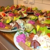 Vi gör kall och varm jultallrik mot beställning här på bild den kalla tallriken . Landgång på runt bröd gör vi också även vegetarisk om man vill ha!!Välkommen att beställa på telnr 070-5182872.