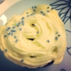 Välkomna in till café änglahund som har öppet till 17,30 idag. Idag har vi blandannat jordgubb&vanilj cupcakes , syndig kladdkaka med mint som serverad med hallon och grädde. Sen har vi våran goda cheesecake med pepparkaka och den populära ananaspajen.