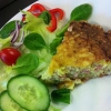 Varm lunch v.10 kl:11.30-14.00, även avhämtning:

MÅN: Ost & skinkpaj, sallad, dressing, bröd, smör, vatten, kaffe/te
TIS: Korvsoppa, crème fraiche, bröd, smör, vatten, kaffe/te
ONS: Wok på nötkött med grönsaker & nudlar, crème fraiche, bröd, smör, vatten