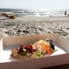 Bild från Kämpingestranden av @linda_c_holst - Med smörrebröd på årets sista stranddag?!