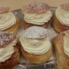 Det finns 6 semlor kvar som vill bli uppätna ! Är här 20 min till 80 för alla 6 !