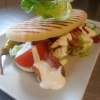 Fredagskänslorna börjar komma och vi siktar in oss på en dag full med fikagäster, lunchgäster, skratt och skoj! Idag kommer vi servera goda crepes som ett alternativ till smörgås/lunch! Välkomna och fira in helgen hos oss på Café vänner!