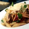 Idag kör vi en smörstekta kastanjechampinjon med rödlök, tomat,paprika, penne samt svartpeppar å hyvlad parmesan! 

Har även pasta bolognese och pasta carbonara. Välkomna till oss.