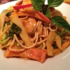 Shrimp Noodles @ K.I.S.S, wokade nudlar med räkor och grönsaker i en krämig rödcurry sås.