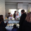 Full rulle på invigningen. Mor och dotter. #gelatoscarfo #ålsten #ålstensgatan12 #bromma #gelato Foto: Simon Gate