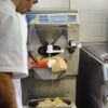 Gli artigiani del gelato. Angelo preppar inför helgens solchanser. #gelato #ålsten #ålstensgatan #bromma #ålstensgatan12 #gelatoscarfo #scarfo