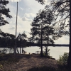 Bild av @kabokiman - Åker bryggbåt och simmar i en sjö. Fångar kräftor med nävarna.