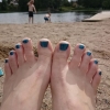 Bild av @jennysjox - 10 iskalla tår. Två lyckliga ungar och en näst intill folktom strand...