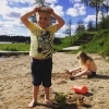 Bild av @surafoppa - Mysigt att gräva sandslott och leta prylar på stranden #campingbadet #eftermiddagslek #blåsersnåltmensolenskiner #surahammar
