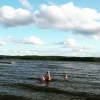 Bild av @mariefreij - Kvällsdopp efter en dag med regn och rusk #mariefred #strandbadet #crazykids