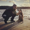 Bild från Kaananbadet av @p_borge - En bättre fredag. #dog #dogsofinstagram #rescuedog #borderterrier #boxer #mixedbreed #hundarutanhem #kaananbadet #lake #swedishsummer #sunset