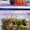 Stor Sushi på toppen och nr 13 Rainbow Roll Sushi längst ner. MUMS!!