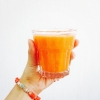 It's smoothie o'clock people! Kom förbi på vår syrliga favorit morot-äppel-ingefära för att kickstarta helgen. Happy friday