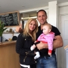 Riktigt trevligt besök idag hos oss på fitnessbaren. Martin Lidberg med familj.
En av Sveriges duktigaste brottare.
Vi som jobbar här blir alltid lika glada när vi får celebert besök, samt en tumme upp av de. 