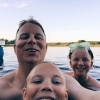 Bild från IOGT-NTO:s Fritidsgård, Södra Lövåsen av @torbjornbergvall - Årets första (av förhoppningsvis många) kvällsdopp är ett faktum. Och vattnets temperatur får betraktas som i sammanhanget acceptabel #VSCOcam #kvällsdopp #sommar #familjen
