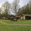 Efter en regnig morgon kikar solen fram igen.

Vid 13-tiden lirar bandet Pianu Eves från Karlstad fransk djungelblues

Idag har vi naturdag här ute på tivedstorp. Träd är temat på årets Naturdag. Barnen på Tiveds förskola har målat varsin teckning på sitt