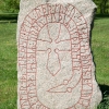 Runsten från Smula kyrkogård, Vg 184. Stenen finns på Dagsnäs sedan 1700-talet. Foto: Åke Johansson.