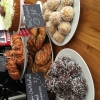 Kanel och kardemummabullar från Dessert & Choklad samt våra egna rawbollar!