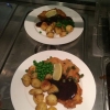 Lunchen är i full rullning! Schnitzel efter schnitzel skickas ut.