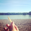 Bild från Nya Malmsjöbadet av @sia_cleocode - Eating glorious fast food on the beach 