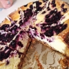 Finnes även en hel blåbärscheesecake om någon vill köpa! Tolv bitar för 300 kr! Löp och köp